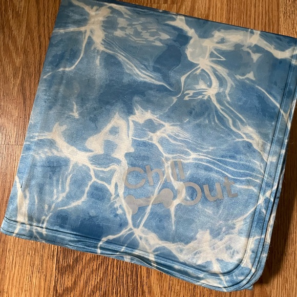 Chill Out Pet Cooling Gel Mat - Picture 3 of 4